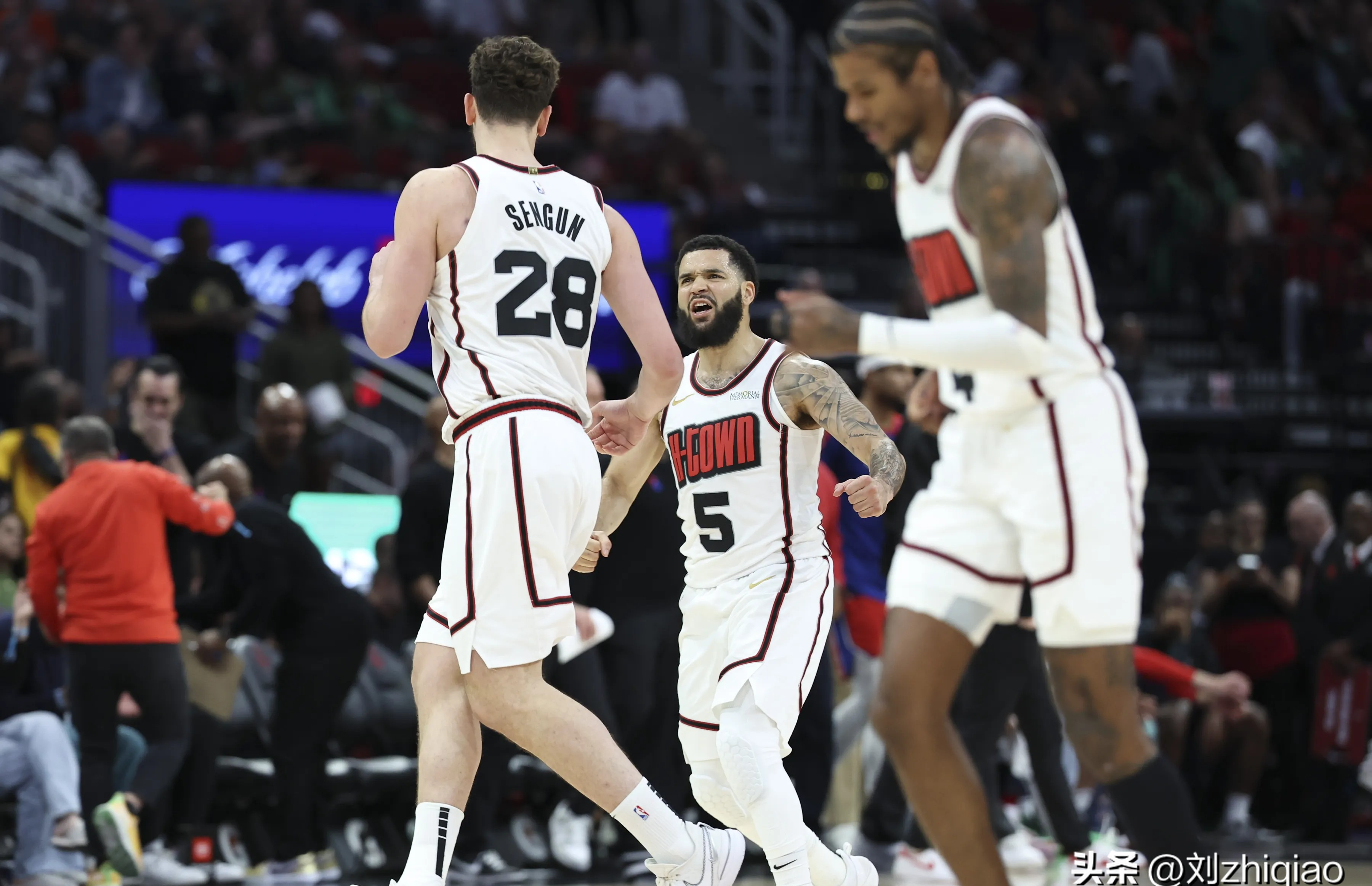 -火箭客场大胜掘金取得连胜