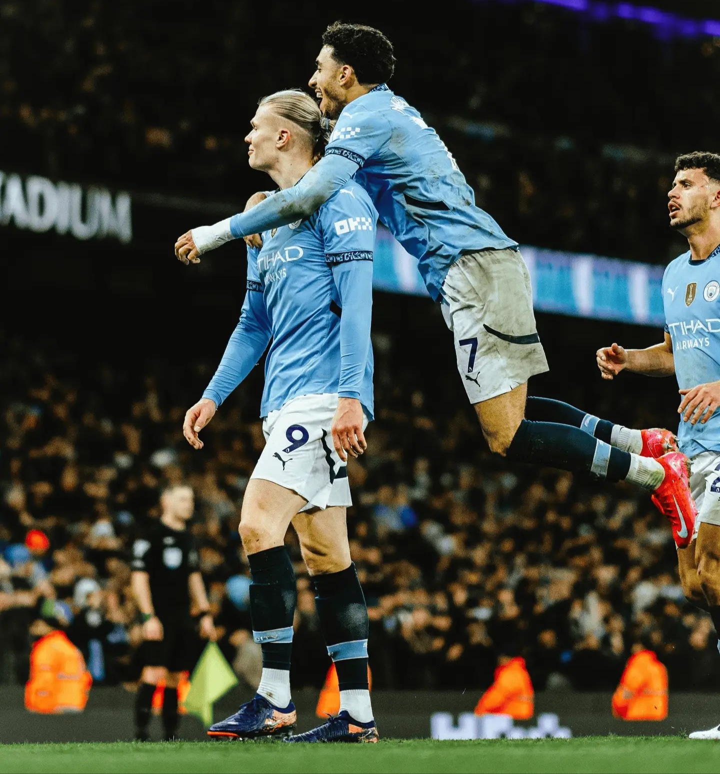 曼城主场取胜，领先优势增加的简单介绍