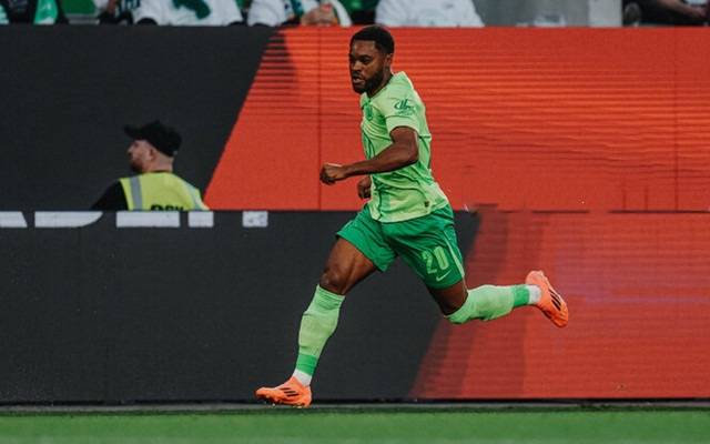 包含沃尔夫斯堡披荆斩棘，继续保持不败的词条